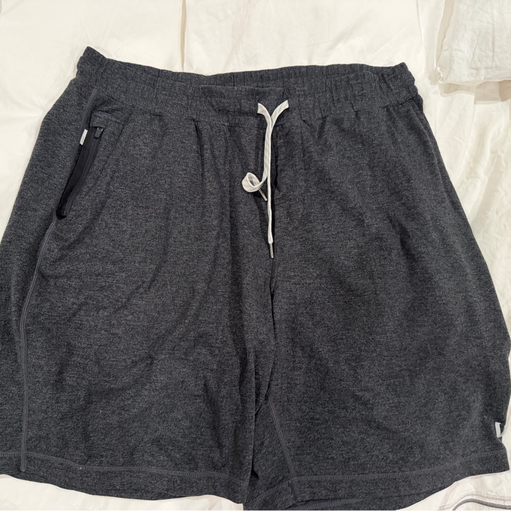 Vuori Charcoal Gray Ponto Shorts L